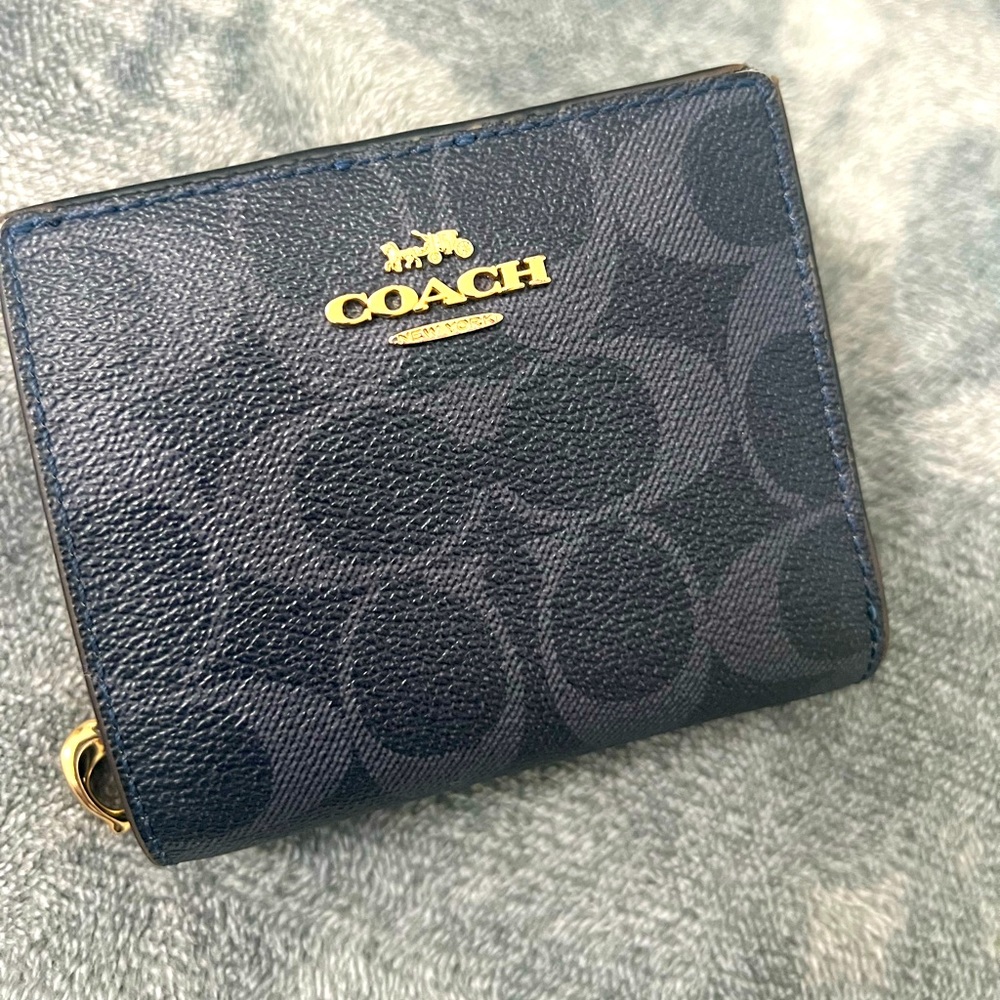 Coach two toned logo wallet